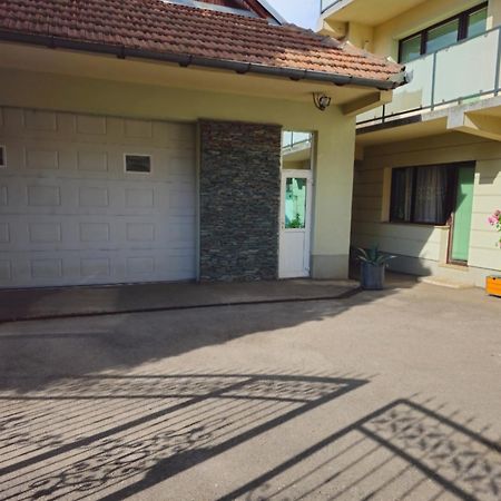 Peaceful Vacation Villa & Garden ซาราเยโว ภายนอก รูปภาพ